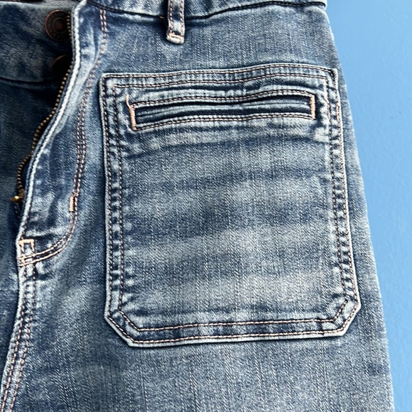 American Eagle flare jeans - Picture 4 of 5